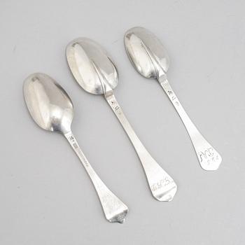 Three Swedish early 18th century silver spoons, marked d. Ekelöf, Orebro 1747, B. Moller, Sthlm 1724 and J. Thede, Sthlm.