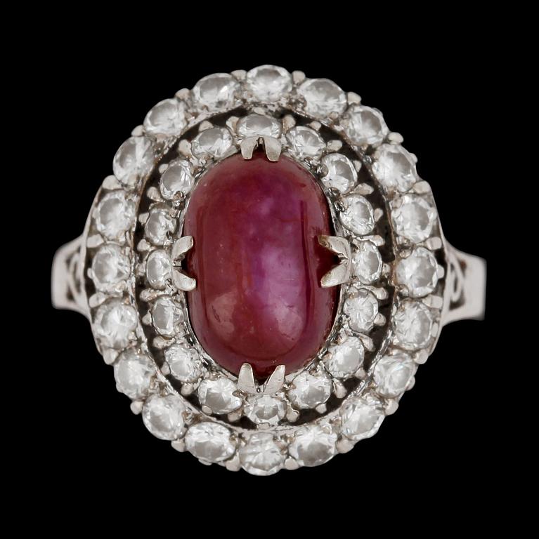 RING, cabochonslipad rubin och briljantslipade diamanter, tot. ca 1.40 ct.