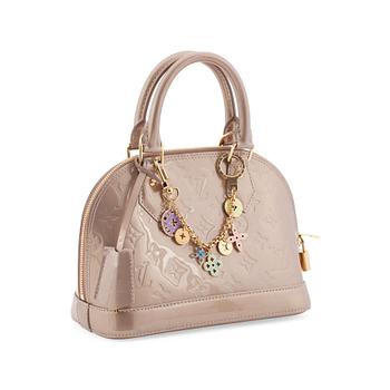 659. LOUIS VUITTON, a powder pink vernis top handle bag with a detachable Louis Vuitton charm, "Alma".