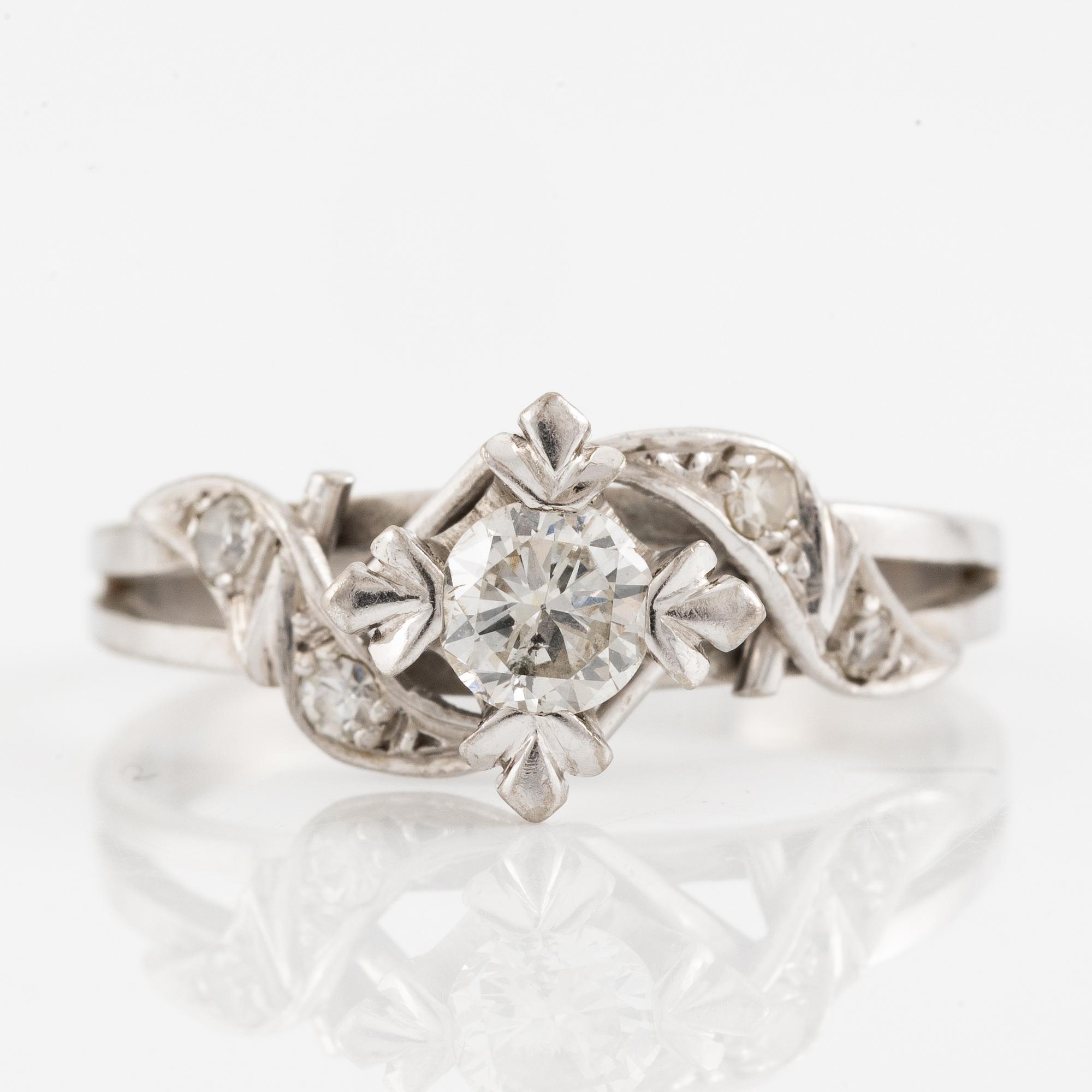 Ring, set with a brilliant-cut diamond.