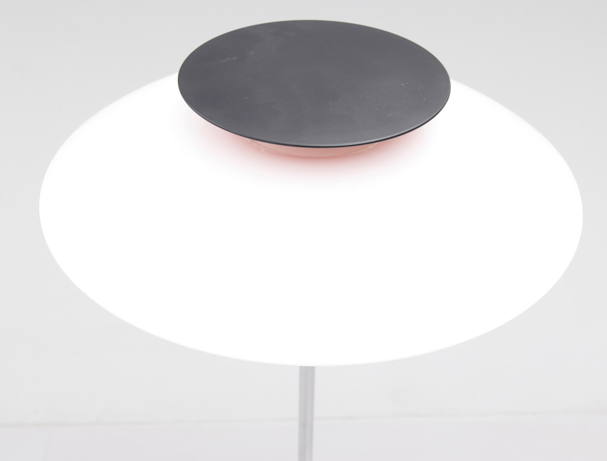 GOLVLAMPA, PH-80, Poul Henningsen för Louis Poulsen.