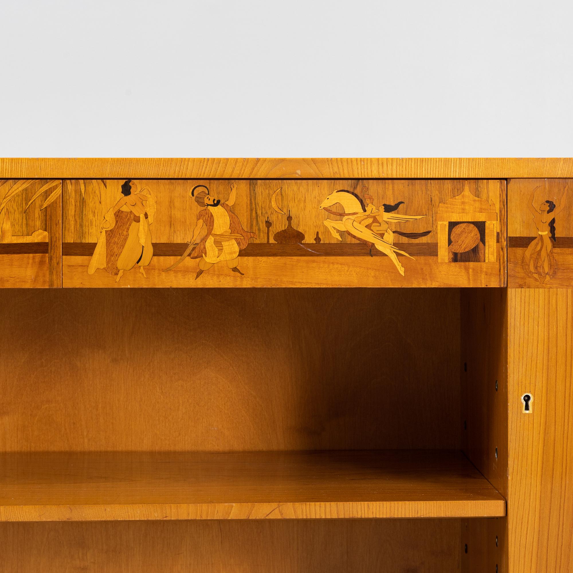 Bokhylla, "Tusen och en natt”, troligen Mjölby Intarsia, 1930-tal.