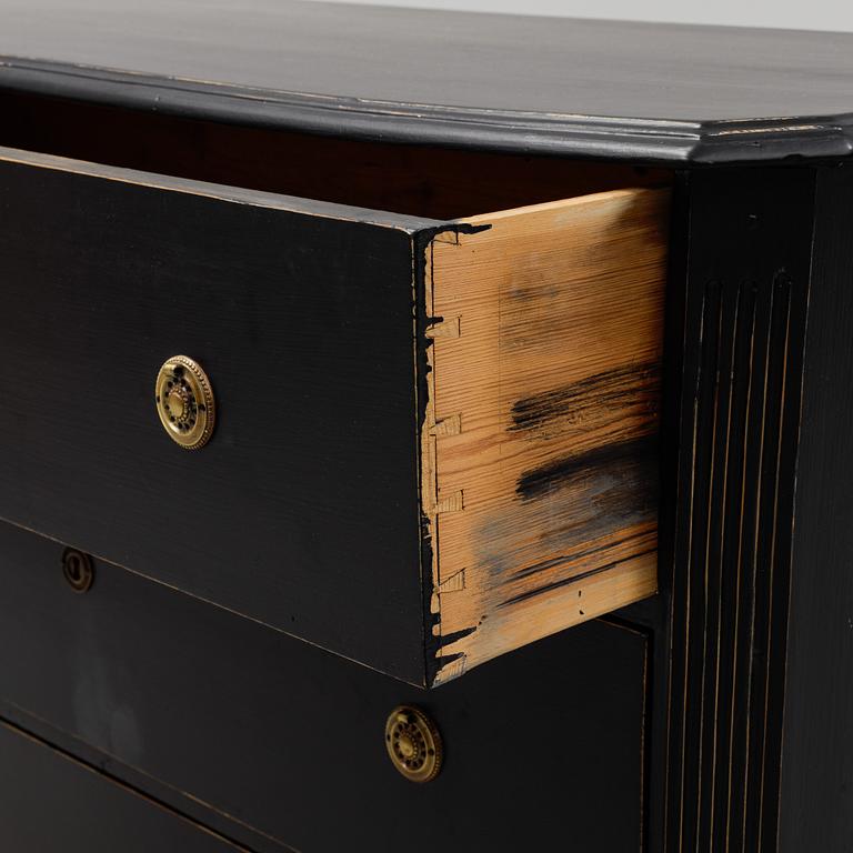 A painted Gustavian style dresser, 20th Century.