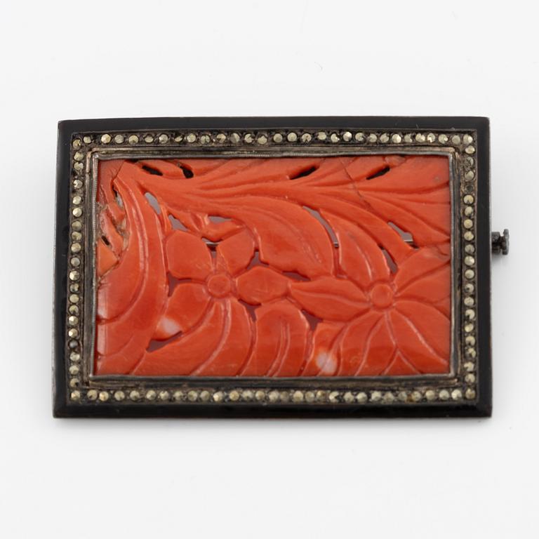 Brooch in silver with coral and marcasites, and with black details.