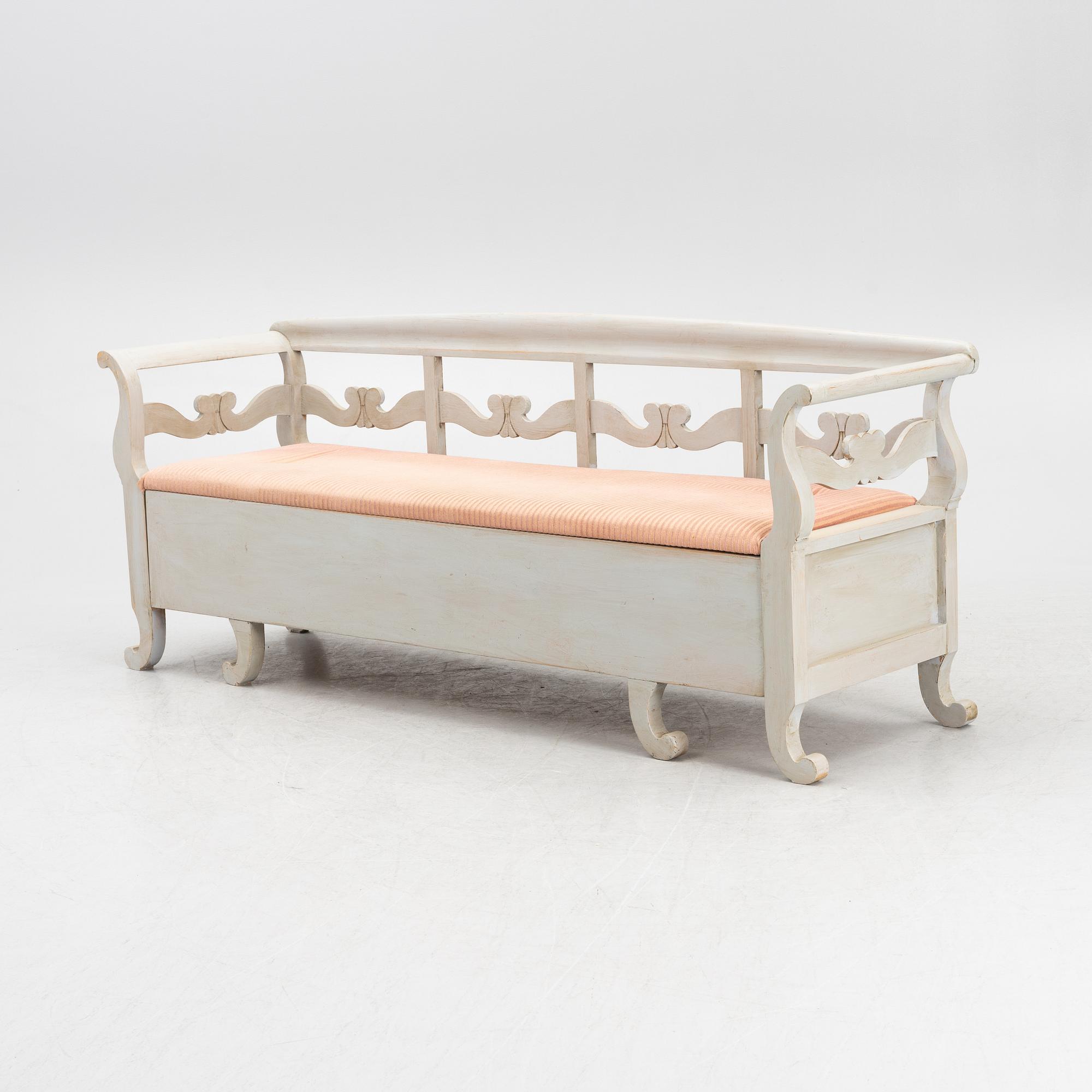 Soffa, sent 1800-talets mitt.