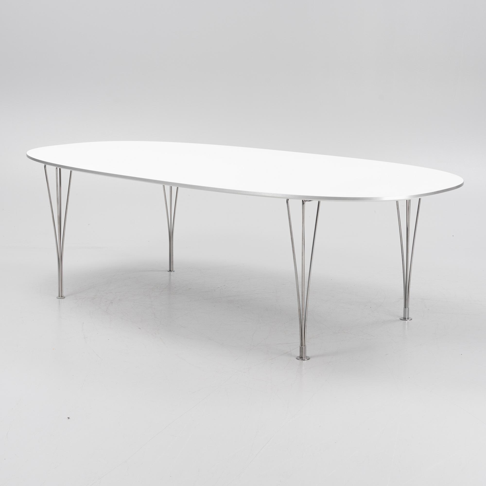 Bruno Mathsson & Piet Hein, matbord,  "Superellips", Fritz Hansen, daterad 2018.