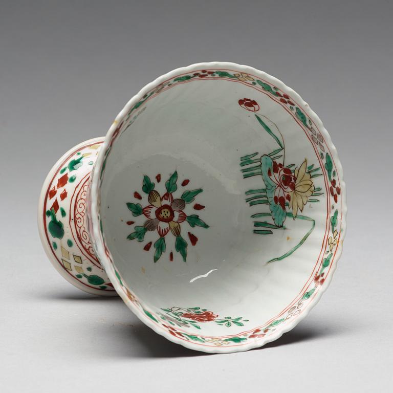 A famille verte stemcup, Qing dynasty, Kangxi (1662-1722).