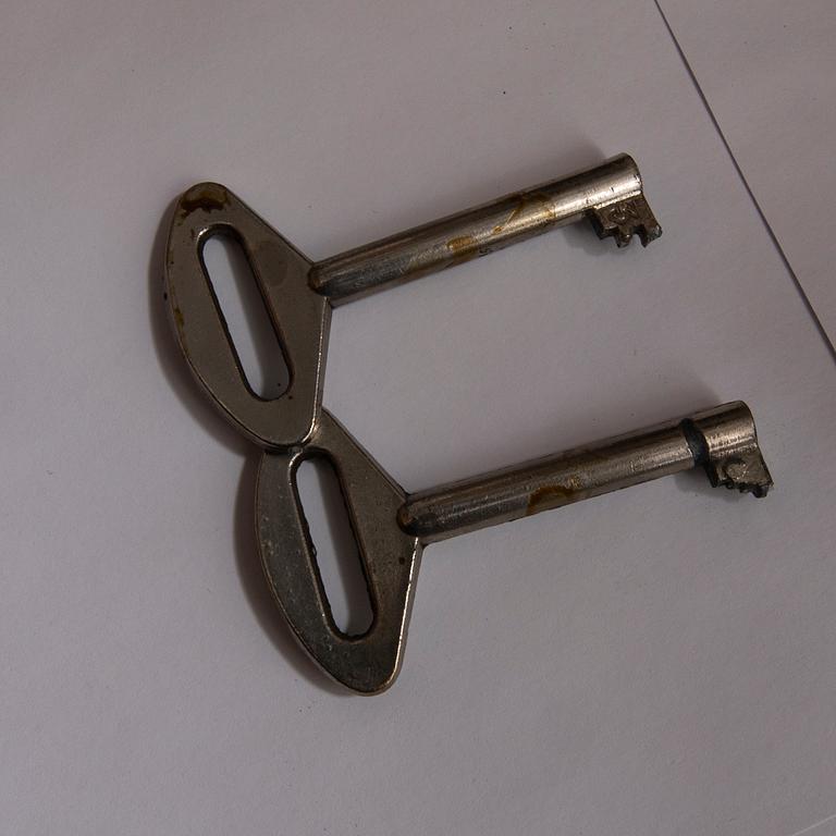 Vitrinskåp 1900-talets första hälft.