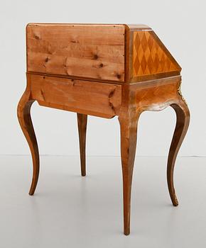 SEKRETÄR, Louis XVI-stil, 1900-talets första hälft.