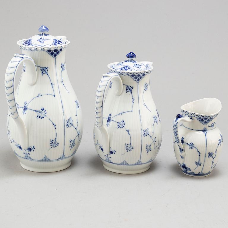 ROYAL COPENHAGEN, servis, 80 delar, porslin, "Musselmalet Helblond", Danmark.