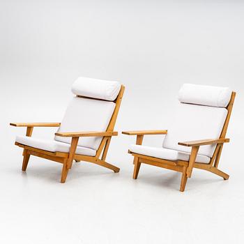 Hans J. Wegner, armchairs, a pair, "GE375", Getama, Gedsted, Denmark.