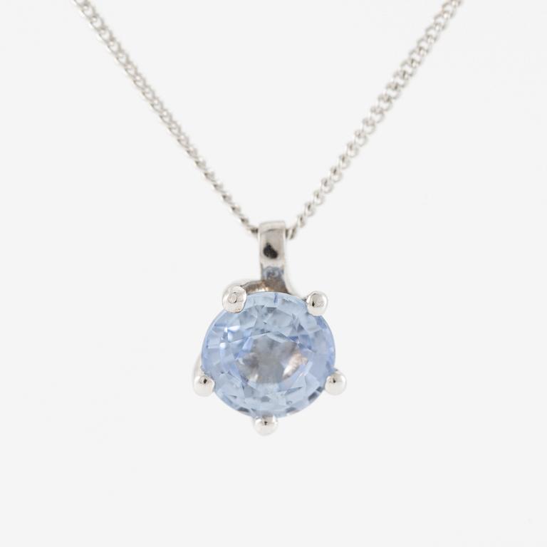 Necklace 14K white gold with sapphire.