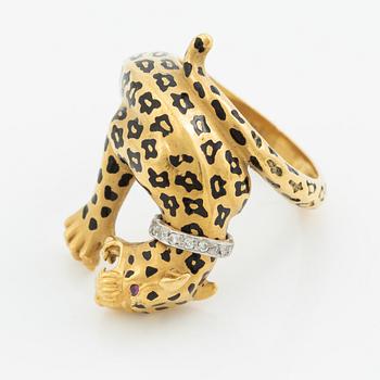 Ring probably by Carrera y Carrera, 18K gold in the form of a panther with enamel and brilliant-cut diamonds.