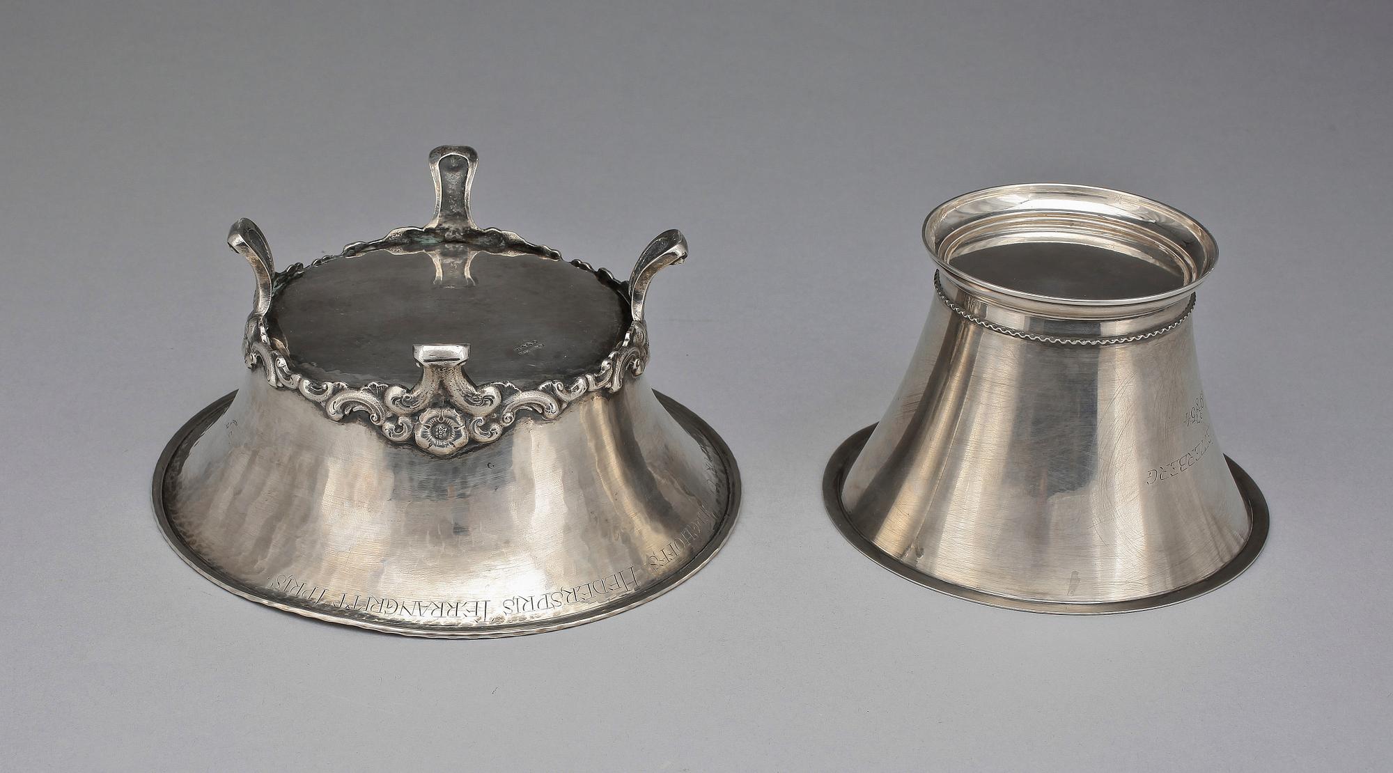 SKÅLAR, 2 st, silver, K Anderson samt GAB, Stockholm, 1921 resp 1951. Totalvikt ca 473 g.