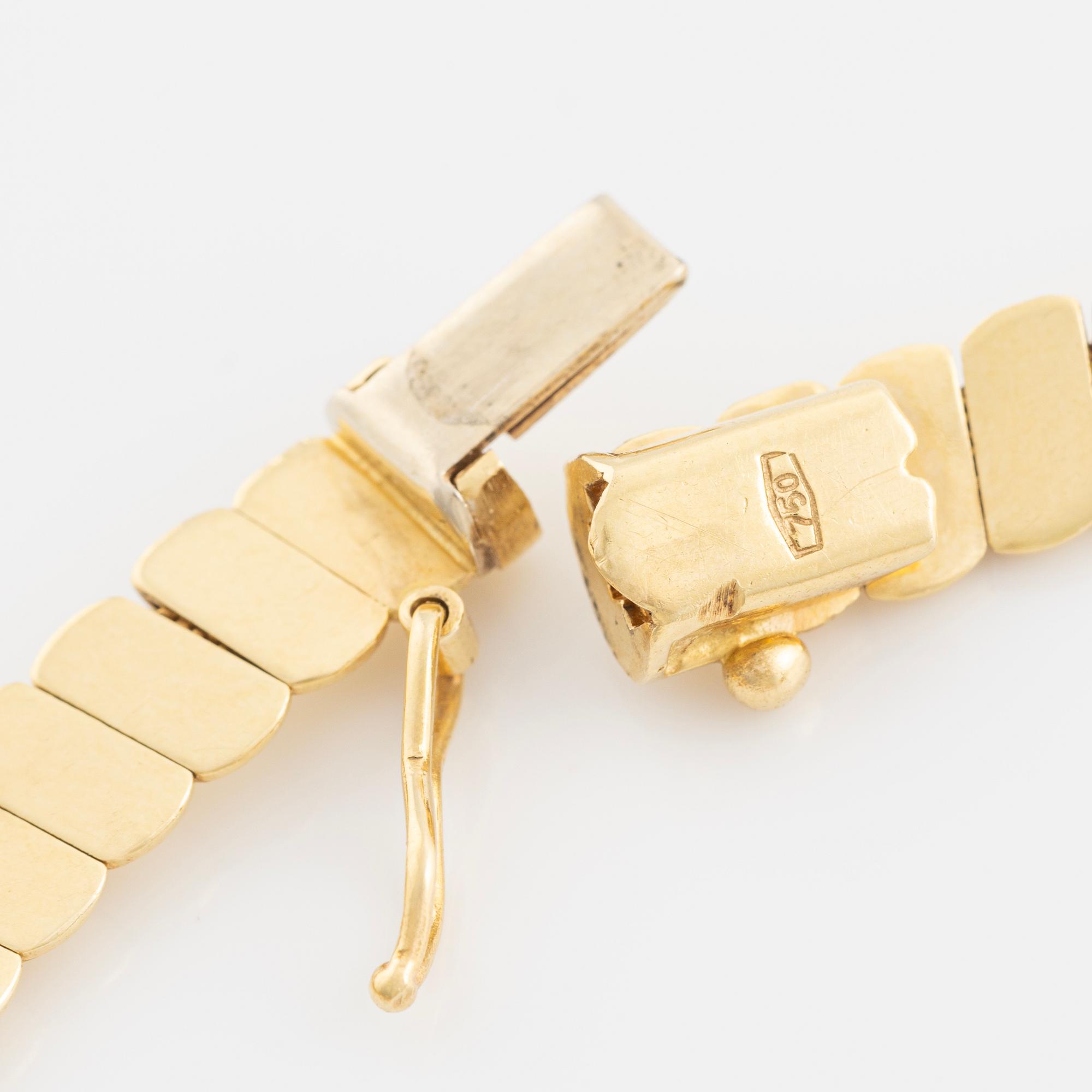 An 18K gold necklace set with round brilliant-cut diamonds.