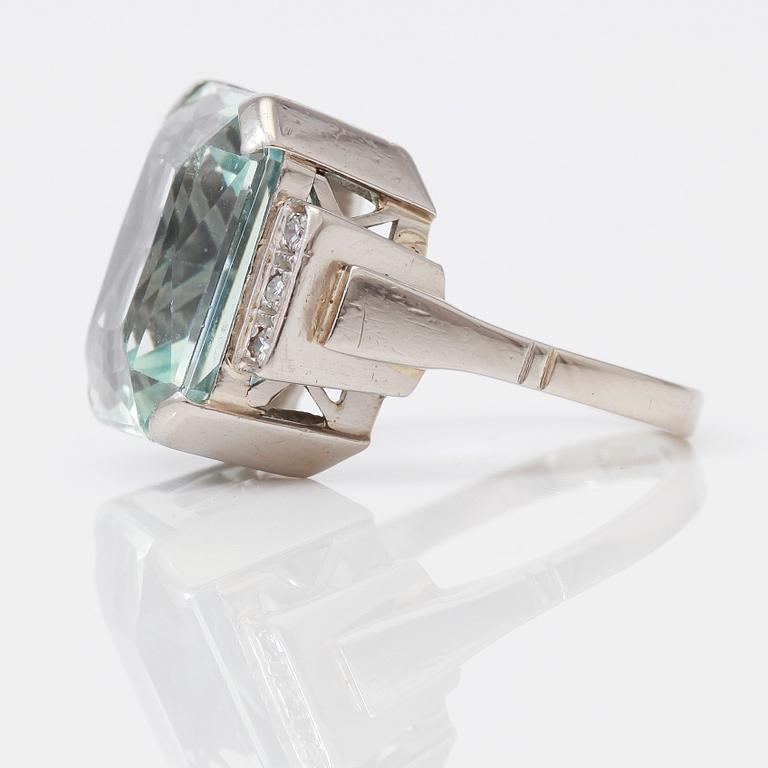 RING, akvamarin samt 6 diamanter.