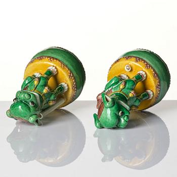 Rökelsehållare, ett par, porslin. Qingdynastin, 1800-tal.