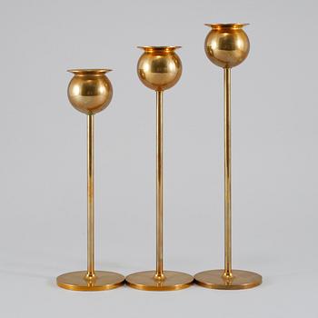 LJUSSTAKAR, 3 st, mässing, "Tulpan", Pierre Forsell, Skultuna, 1900-talets andra hälft.