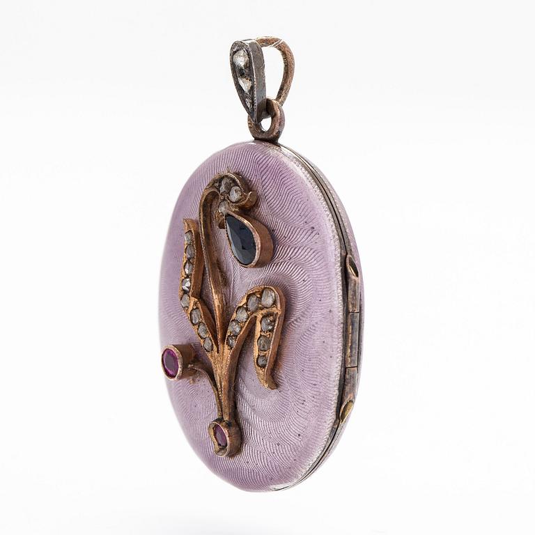 Medaljon/riipus, 14K kultaa, hopeaa, guilloche-emalia ja jalokiviä, Venäjä, 1900-luvun alkupuoli.