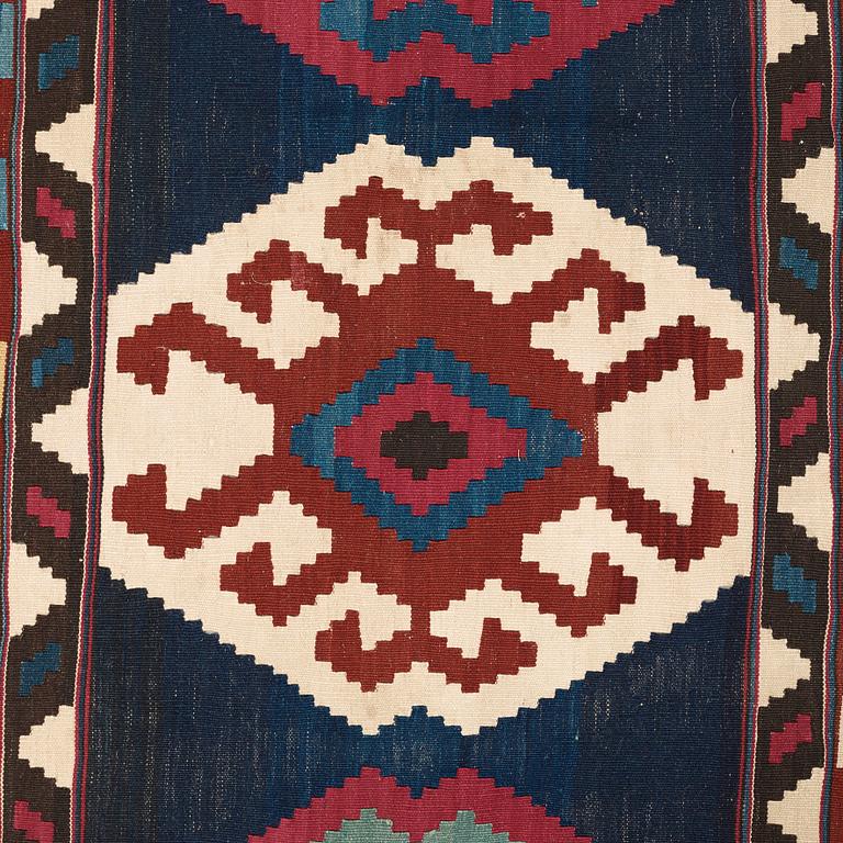 CARPET. Antique Caucasian Kilim. 276 x 178,5 cm.