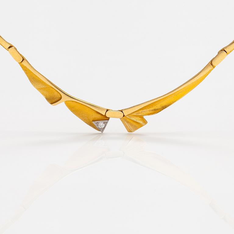 Zoltan Popovits, "Tamarix", an 18K gold necklace with a diamond ca. 0.02 ct. Lapponia 2003.