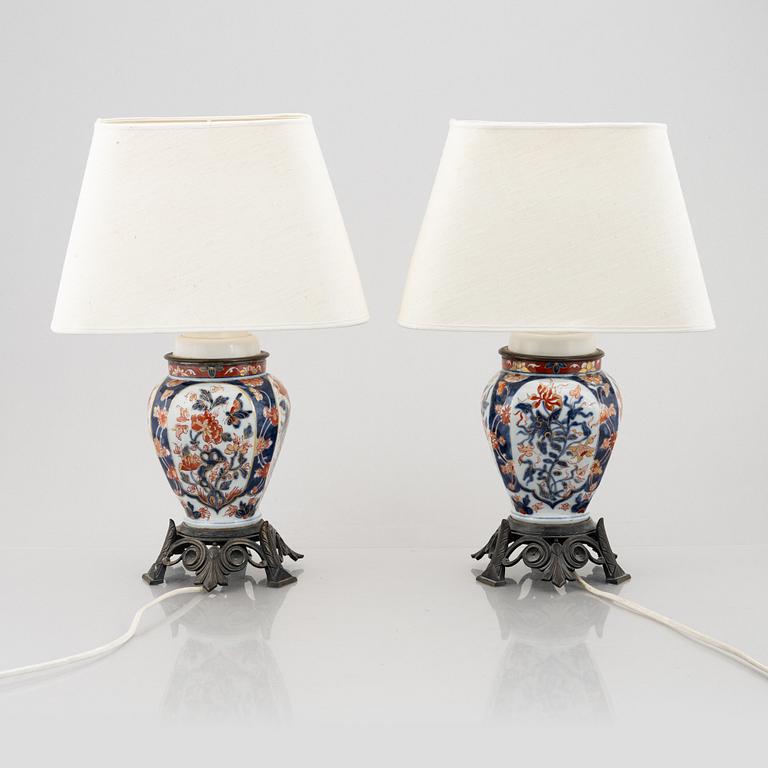 A pair of imari porcelain table lamps, CHina/Japan, around 1900.