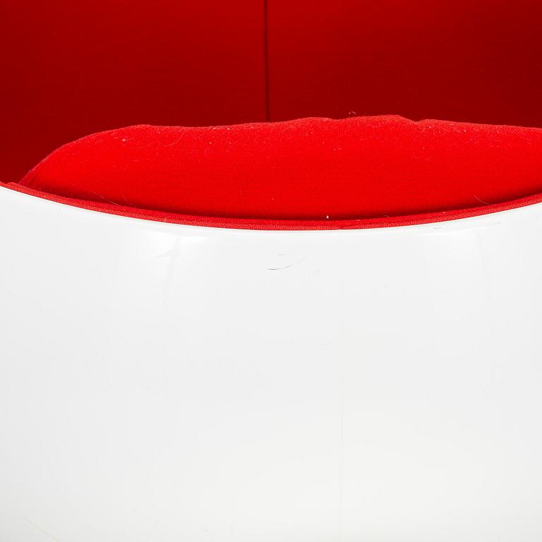 Eero Aarnio, a 'Ball Chair' for Adelta, 2008.