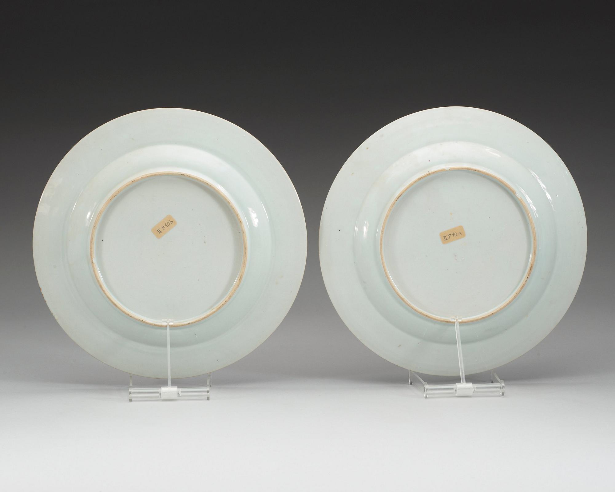 A pair of famille rose dishes, Qing dynasty Qianlong (1736.95).