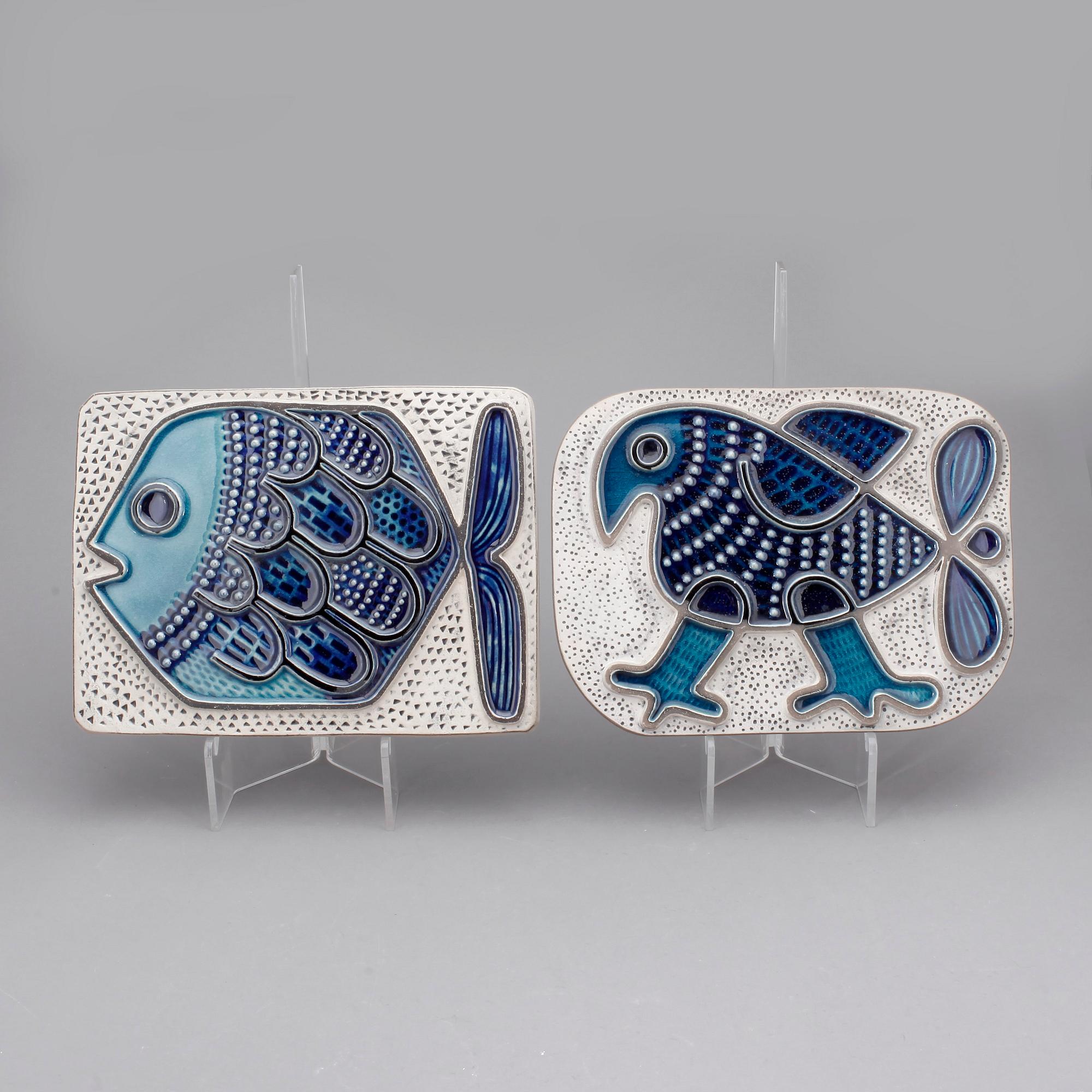 VÄGGRELIEFER, 2st, stengods, Mari Simmulson, Upsala-Ekeby, 1950/60-tal.