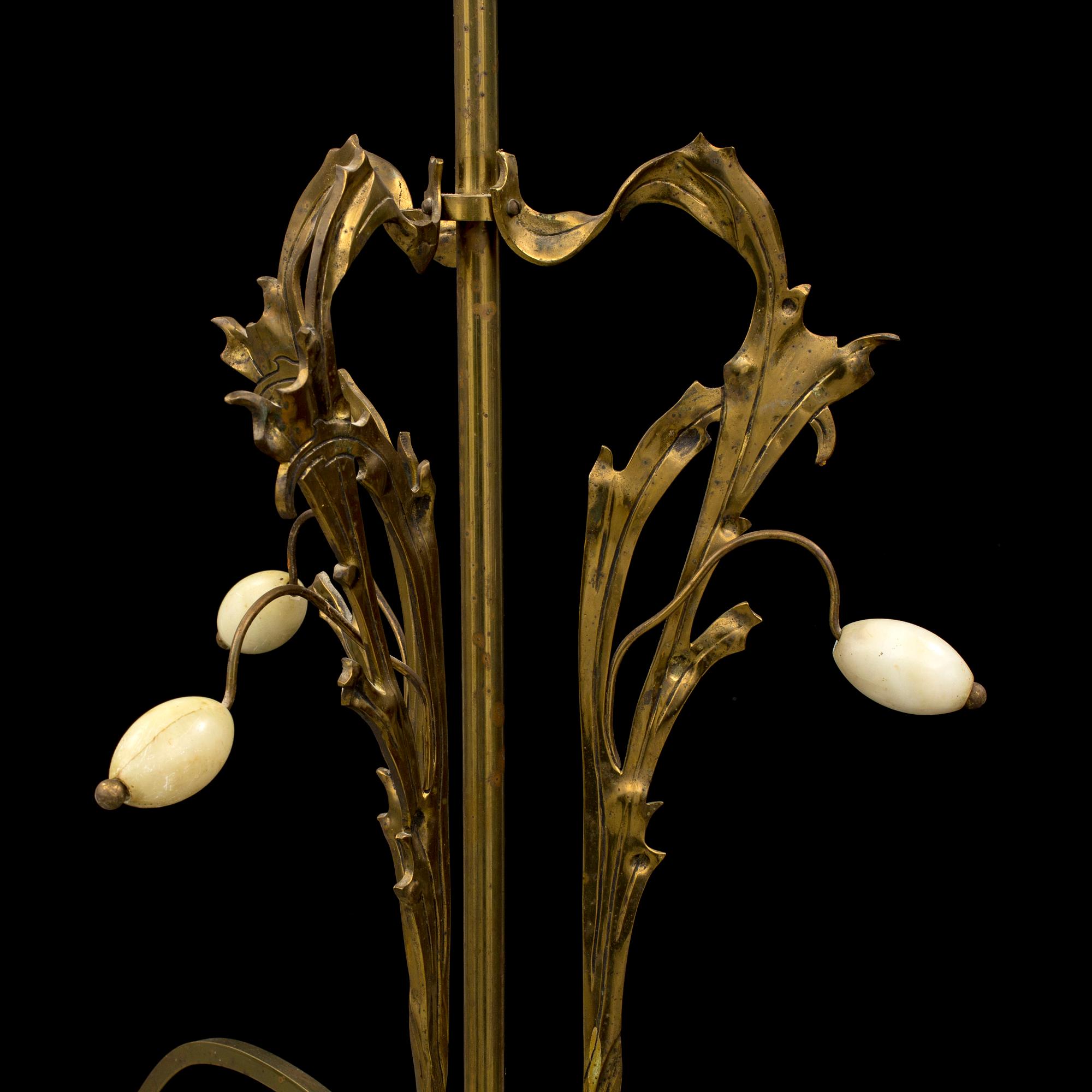 TAKLAMPA, jugend, 1900-talets början. Höjd 105 cm.