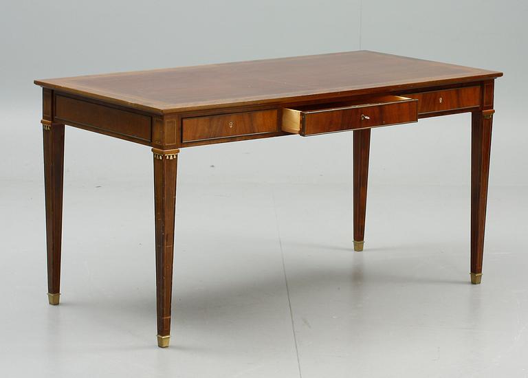 SKRIVBORD, gustaviansk stil. 1900-tal.