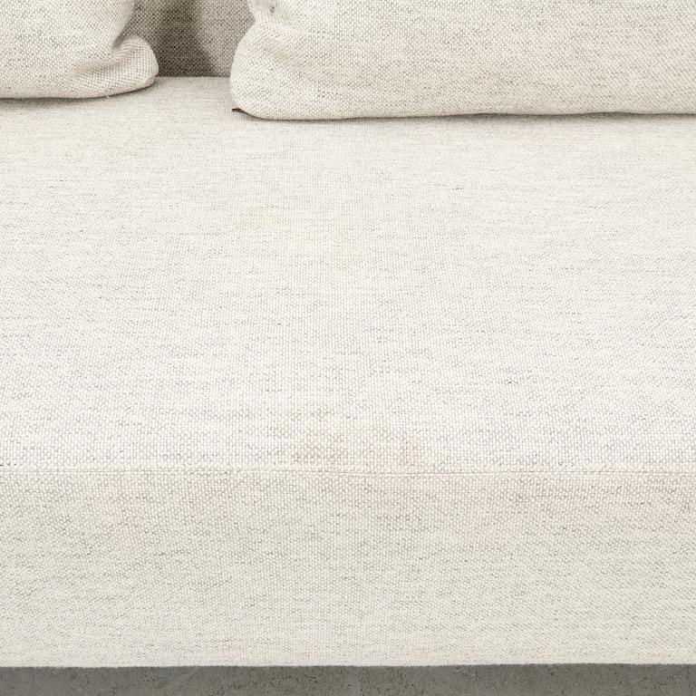 Jonas Lindvall, soffa, "Mata Hari", formgiven 2004, tillverkad av deNord.