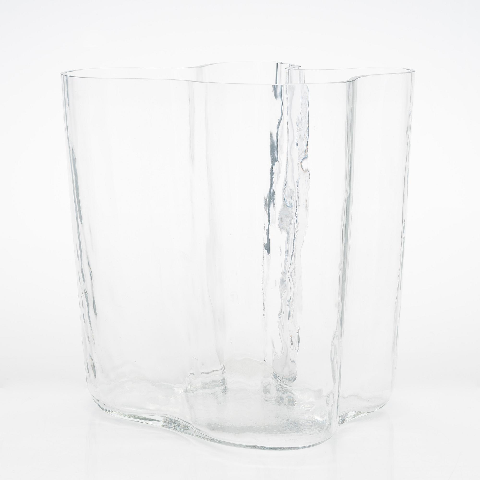 Alvar Aalto,  probably a 1960s '3031' vase for Iittala, unsigned.