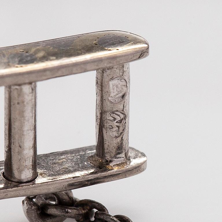 Universal Genève, wristwatch, 15 mm.