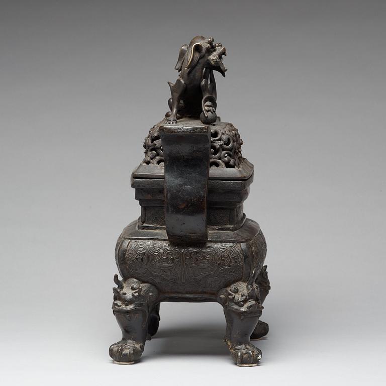 RÖKELSEKAR med LOCK, brons. Qingdynastin (1664-1912).