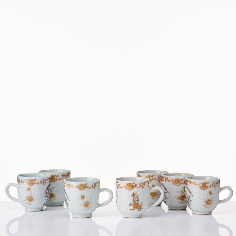 A part armorial tea service, Qing dynasty, 18th Century. (17 pieces).