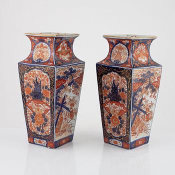 A pair of Imari vases, Japan, around 1900.