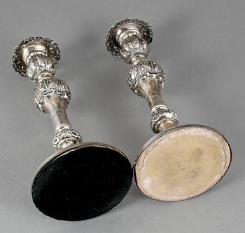 LJUSSTAKAR, ett par, silver, senempire/nyrokoko, ostämplade, 1840-tal.