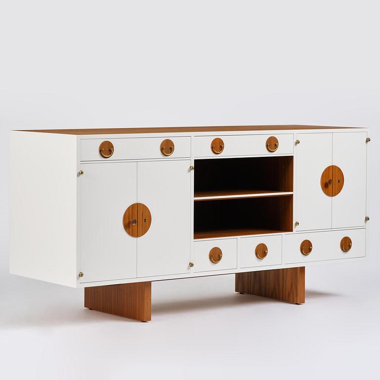 Josef Frank, sideboard, modell 2137, Firma Svenskt Tenn, samtida produktion.