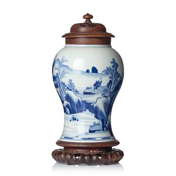 959. A blue and white vase, Qing dynasty, Kangxi (1662-1722).