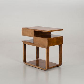 A MID CENTURY SIDE TABLE.