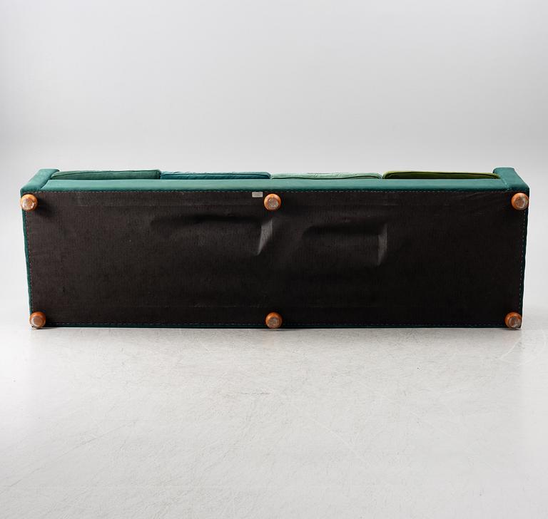 Josef Frank, soffa, "Långsoffan", modell 3031, Firma Svenskt Tenn.