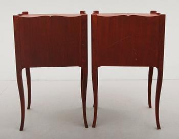 SÄNGBORD, 1 par, rokokostil, 1900-talets andra hälft.