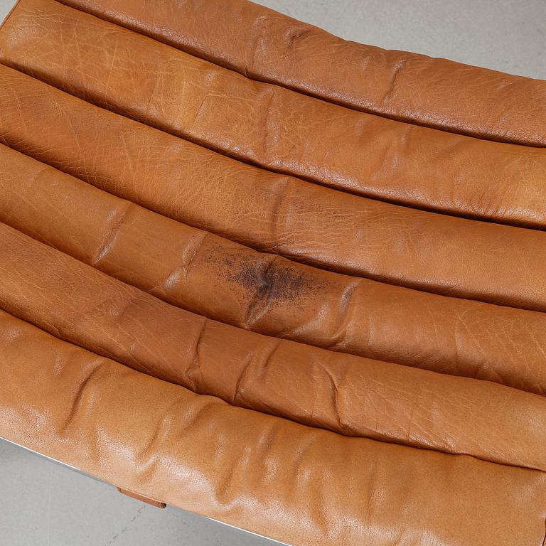 ARNE NORELL, fåtöljer, ett par med fotpallar, "Ari". Formgivna 1966.