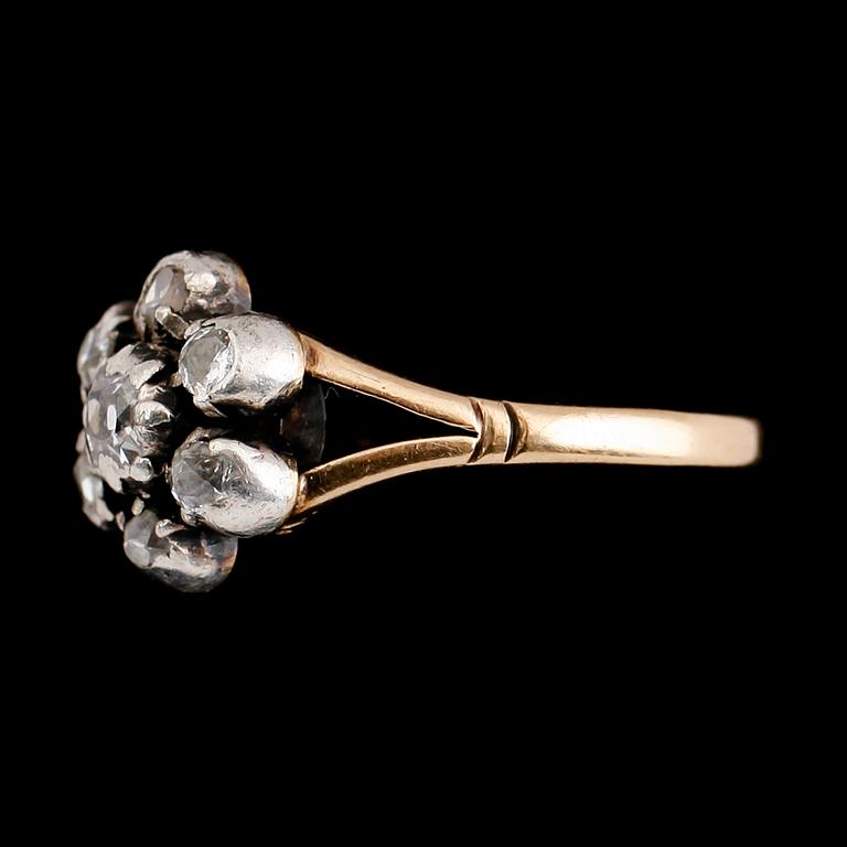 RING, 18 k guld/silver och rosenstenar, 1900-talets första hälft.