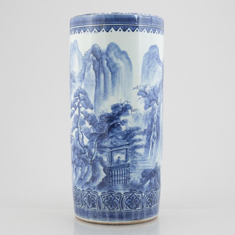 A blue and white porcelain vase/umbrella stand, China, 20th century.