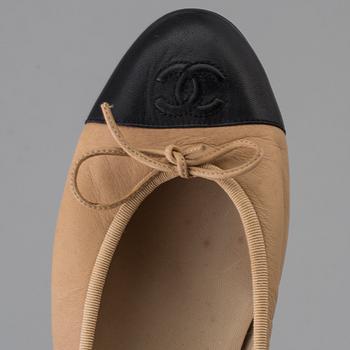 CHANEL, ballerinaskor, storlek 39.