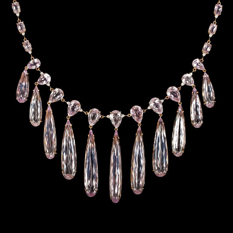 A kunzit necklace app. tot. 372 cts set with brilliant cut diamonds.