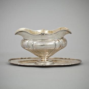 SÅSSKÅL PÅ FAT, silver, G A Dahlgren, Malmö 1934. 530gr.