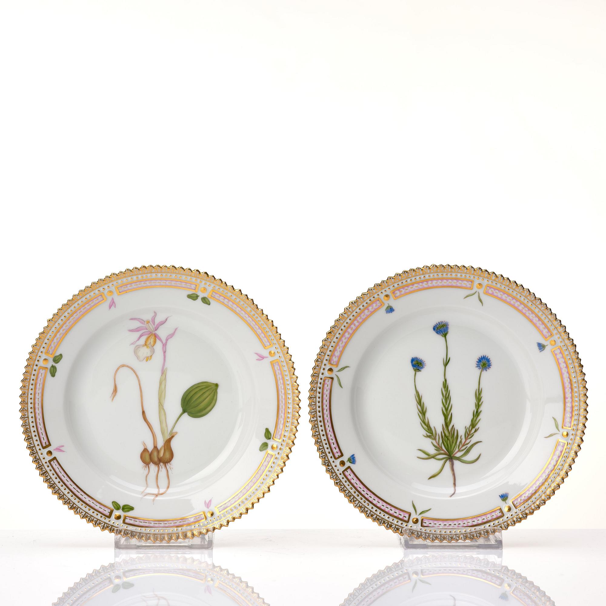 A set of 12 Royal Copenhagen 'Flora Danica' dishes, Denmark, 20th Century.